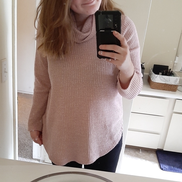 Pink Sweater - Picture 3 of 4